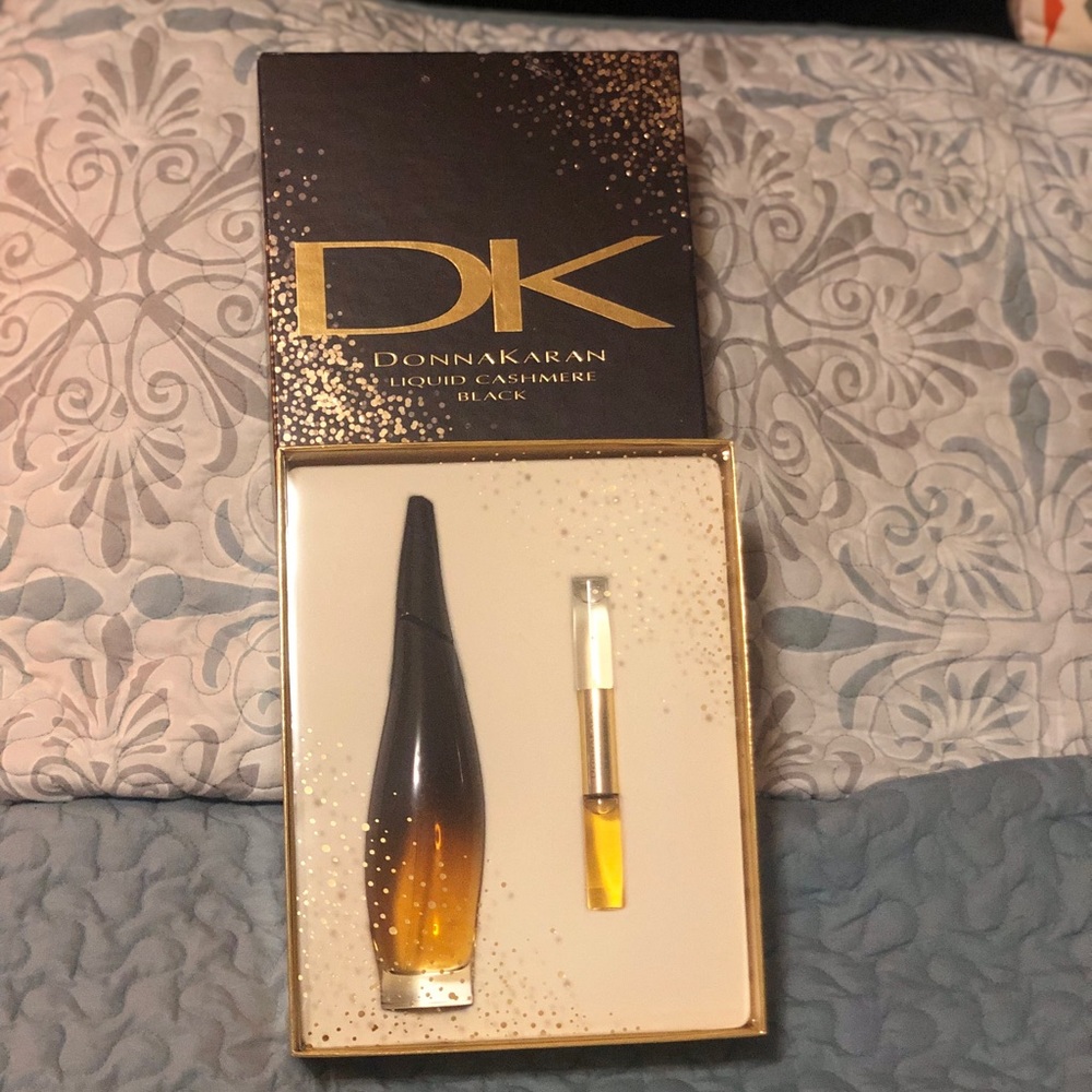 Donna Karen Liquid Cashmere Black